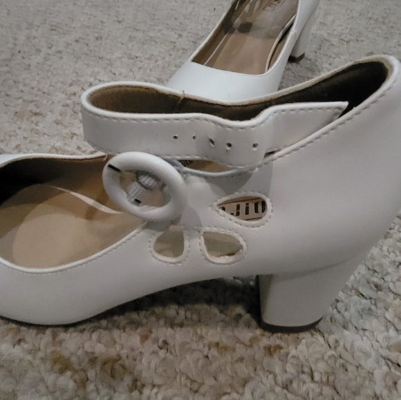 White Size 7 Kitten Heel Shoes - Picture 2 of 4